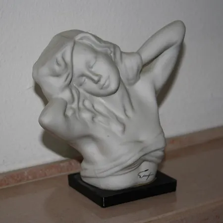 La Rondine Apartment *